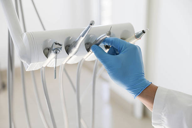 Professional Tooth Extraction technician working in La Grulla, TX